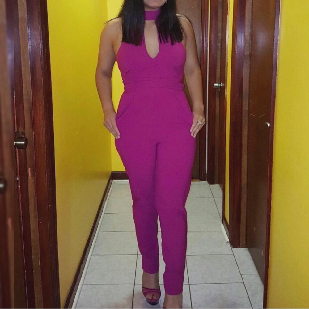 bebe Stylish fun and sexy jumpsuit. In a lovable pink.